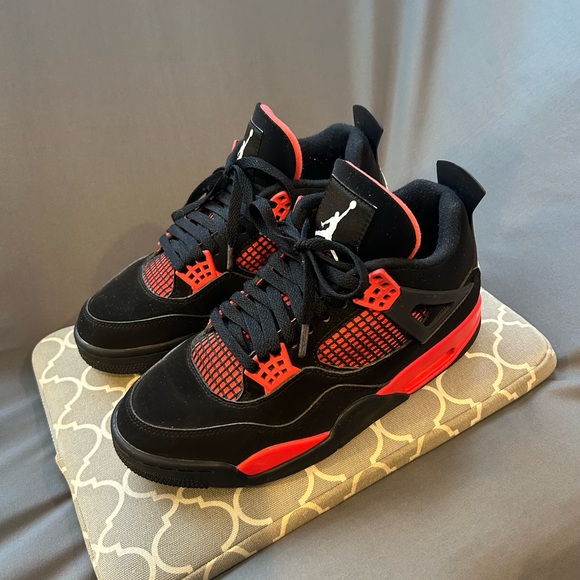 Jordan 4 Retro
Thunder Red” - Picture 2 of 13